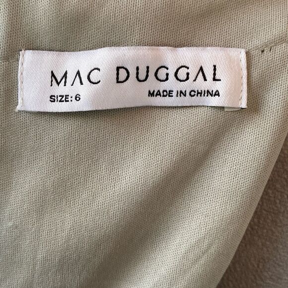 Mac Duggal  Silver Flutter Sleeve Embellished Gown Sz 6 $798
NWOT - Picture 13 of 13